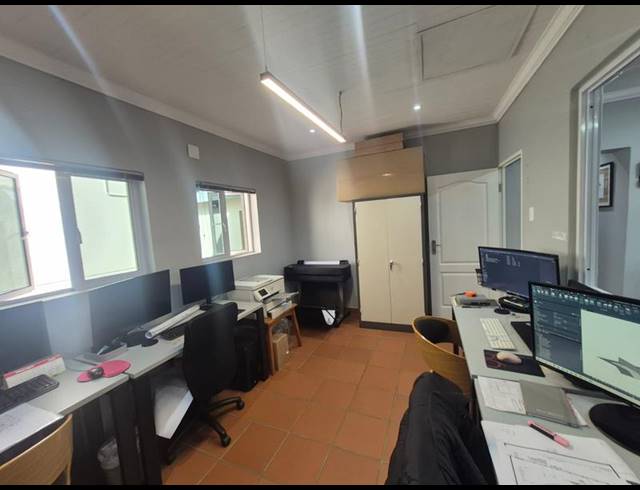 BUSINESS PROPERTY TO RENT IN CLUBVIEW